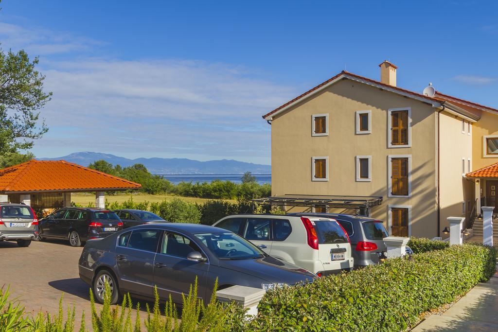 Luxury Apartments Villa Matea Malinska Exteriör bild